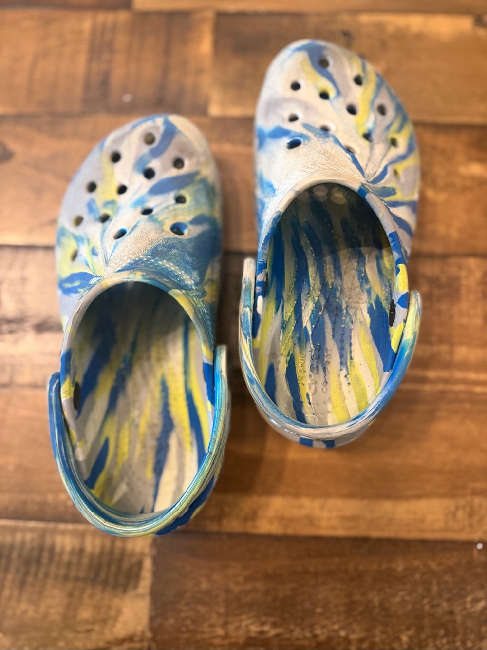 CROCS Kids Blue & Yellow Swirl Slip-On Clogs